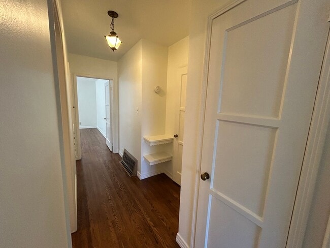 Building Photo - Rare Nostalgic Vintage 2Bedroom Home