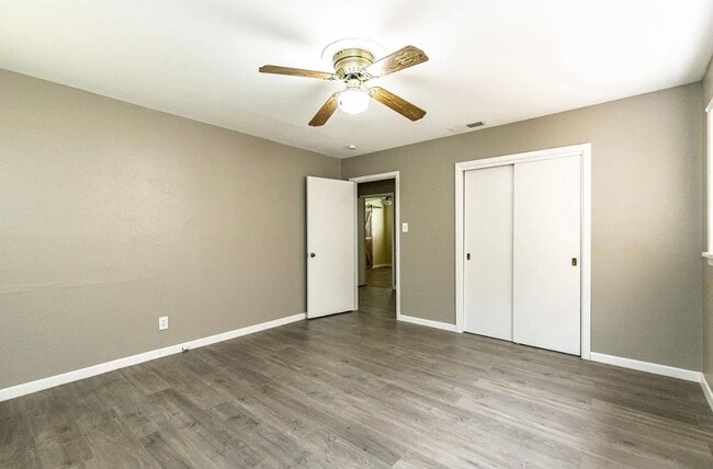 Building Photo - Spacious 4 bedroom 2 bathroom close to Texas Tech!