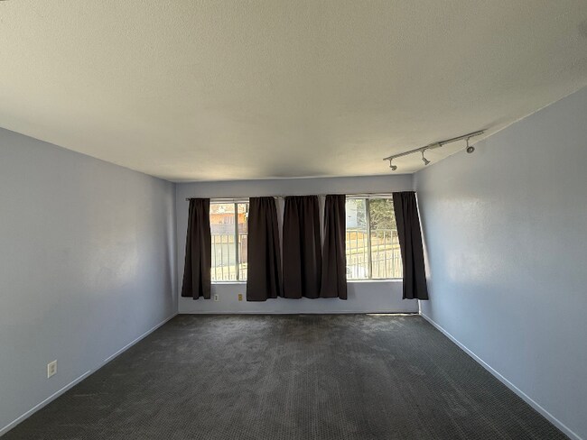 Building Photo - 616 Tularosa Dr