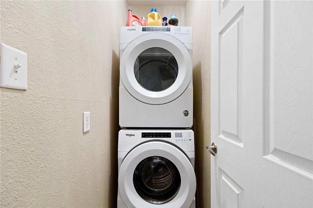 Building Photo - 1001 Krenek Tap Rd