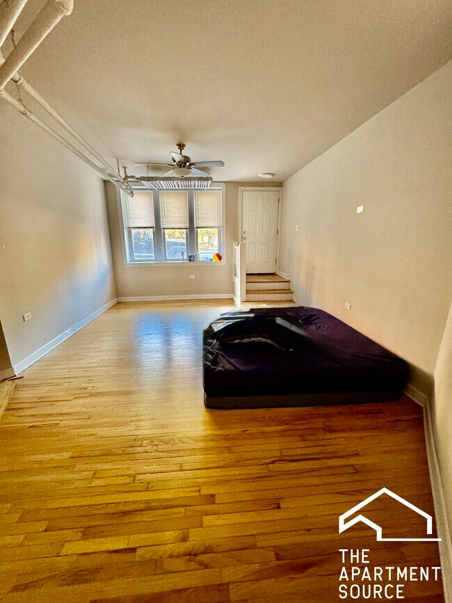 Building Photo - 4265 W Addison St