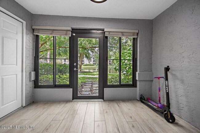 Building Photo - 5 Arbor Club Dr