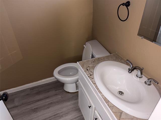 Building Photo - 2721 Canary Cir