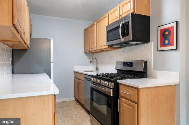 Building Photo - 1200 S Arlington Ridge Rd