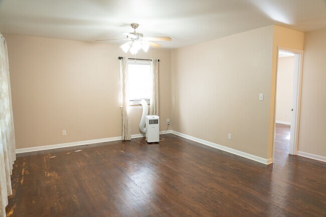 Building Photo - 114 Stratford Ct