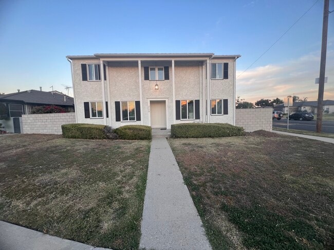 Building Photo - 2402 Schoolside Ave