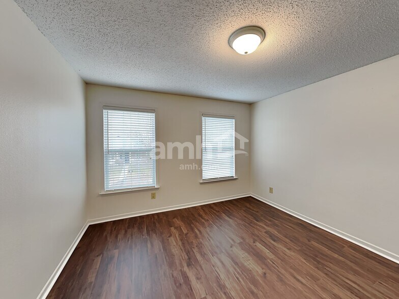 Building Photo - 2322 Bristol Dr