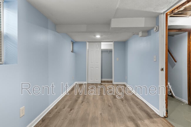 Building Photo - 3228 Fontenelle Blvd