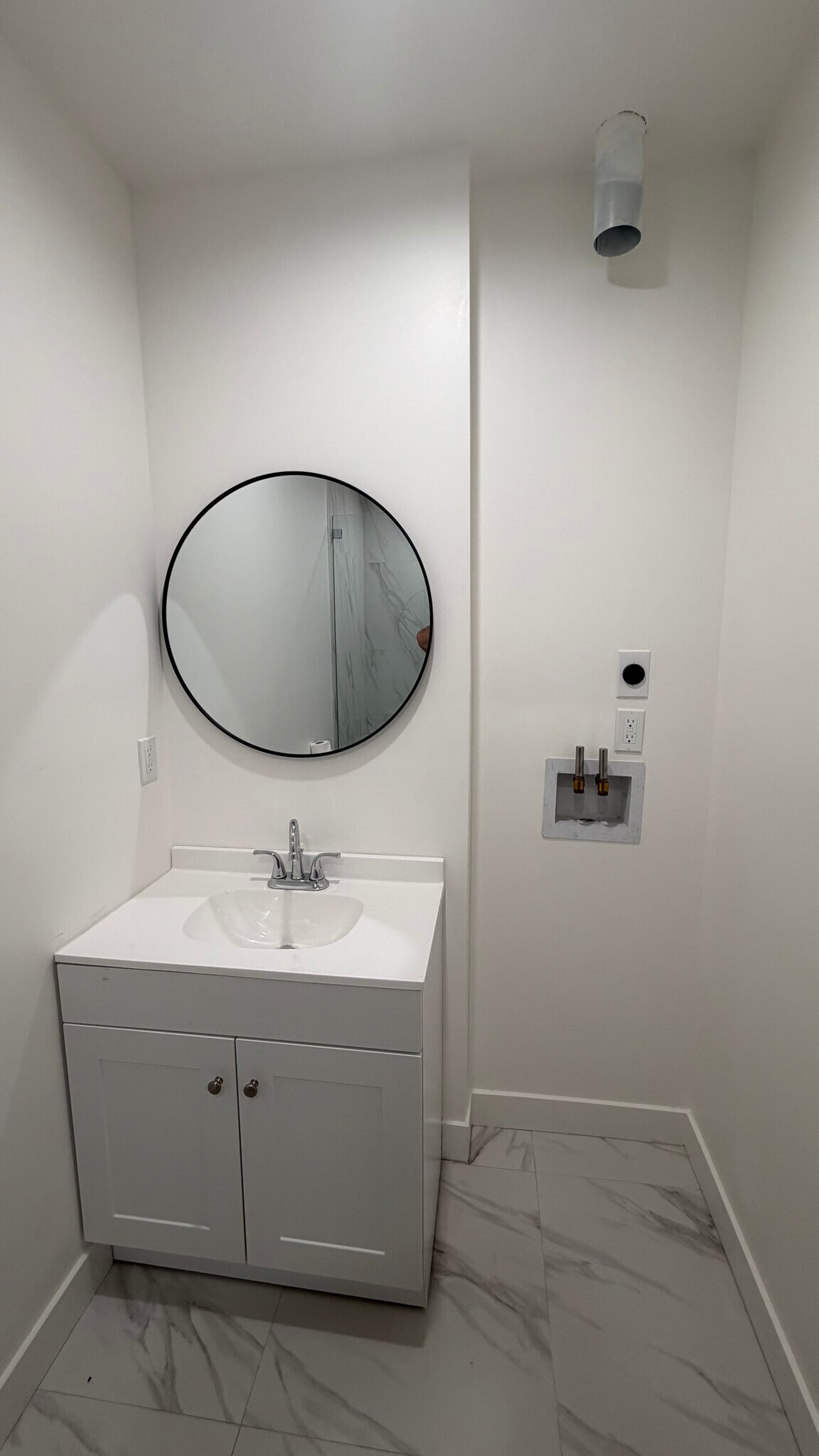 Building Photo - 907 Herbine St