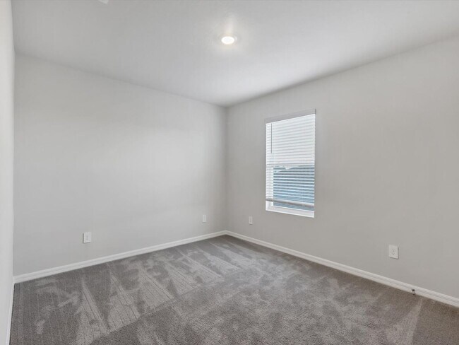 Building Photo - Unfurnished Annual Rental