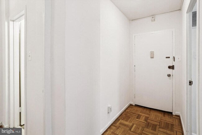 Building Photo - 4000 Tunlaw Rd NW