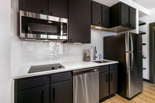 Building Photo - 611 Commerce St