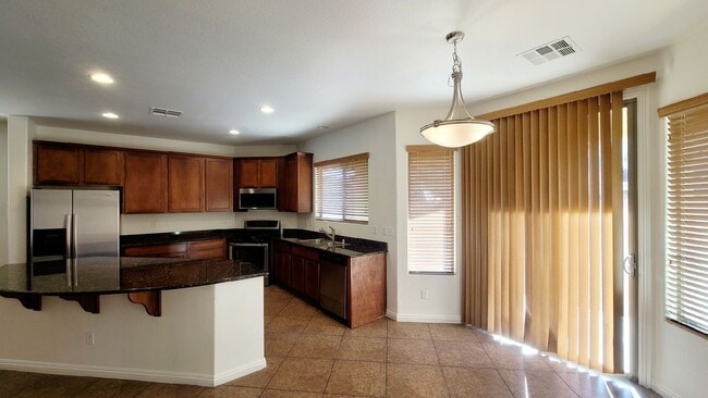 Building Photo - 5913 Altissimo St