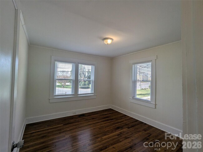 Building Photo - 215 Eastside Dr