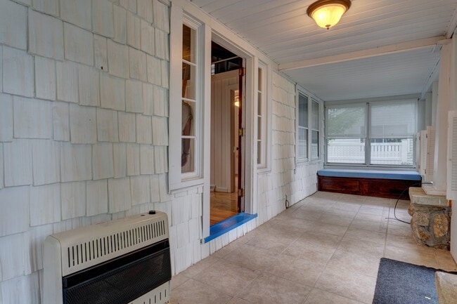 Building Photo - 285 Deepwood Dr