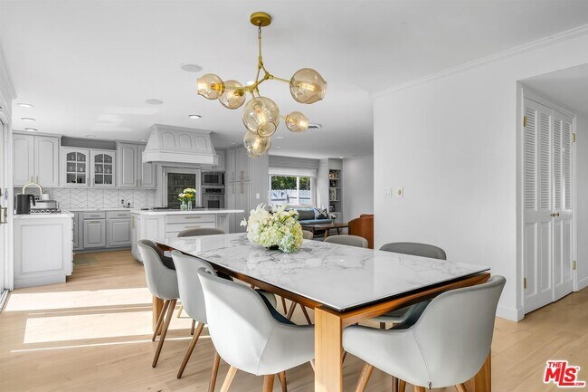 Building Photo - 2324 Banyan Dr