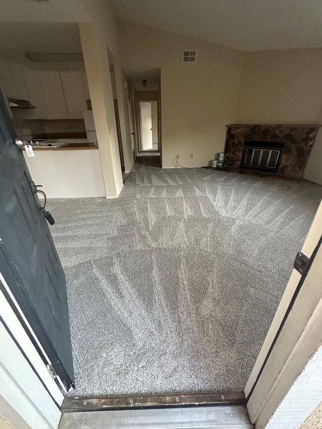 Building Photo - Beautiful & Large 2bd/ 2ba Condo