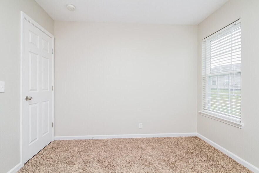 Building Photo - 1413 Chesterbrook Ct