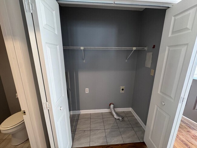 Building Photo - 2 bedroom/2.5 bath in Brentwood (Nipper's Corner)