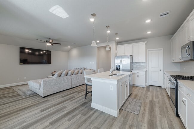 Building Photo - 5511 Coral Land Dr