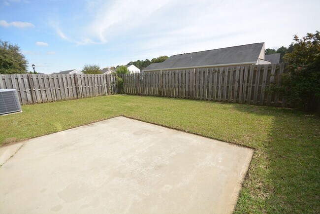 Building Photo - Great Amenities