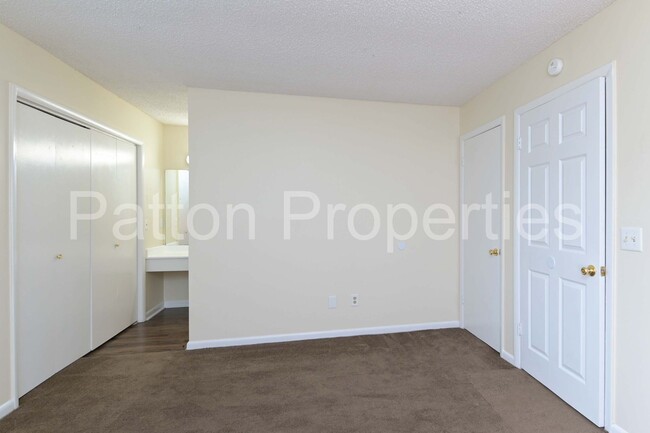 Building Photo - Point Arcadia Townhome