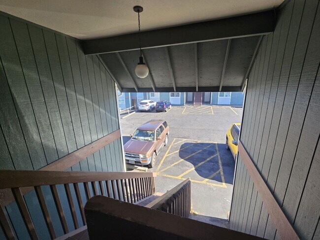 Building Photo - 140 NE Atkinson Ct