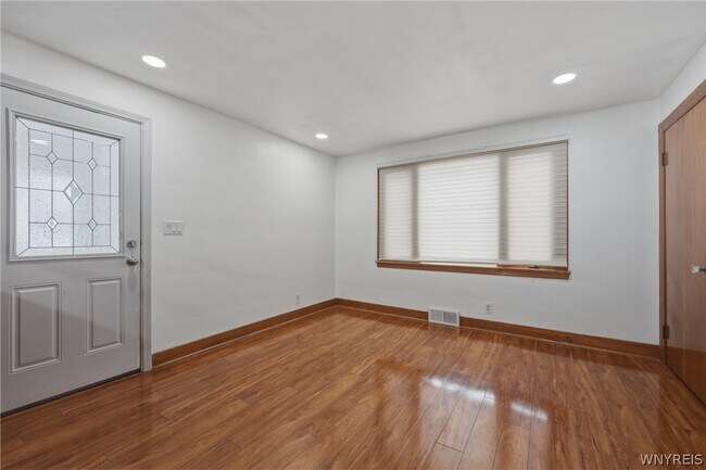 Building Photo - 3667 Fuller Ave