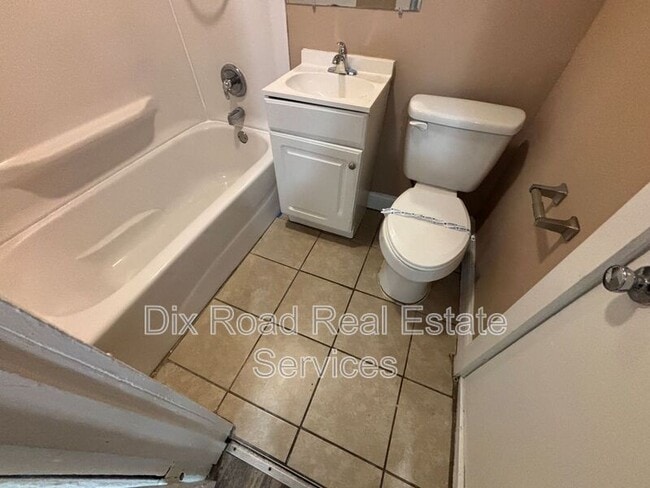 Building Photo - 209 N Grimes St