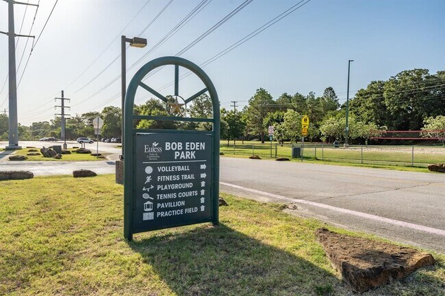 Building Photo - 910 Waterside Dr