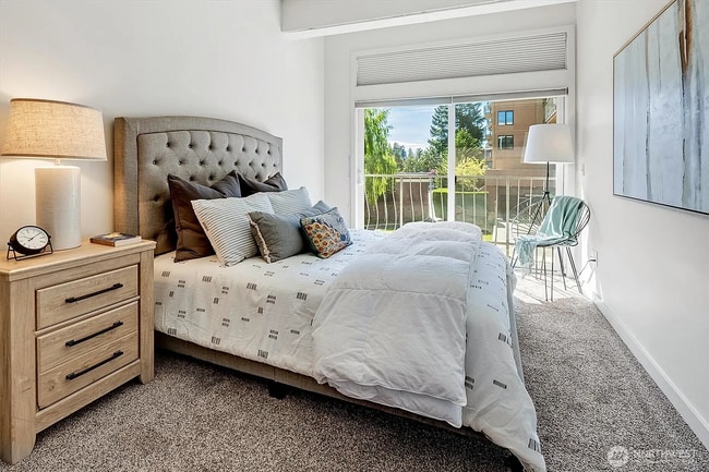 Building Photo - 2 Bed 1.5 Bath Condo Downtown Bellevue