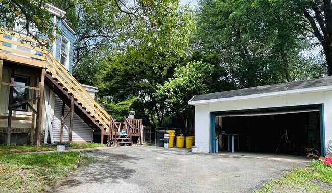 Building Photo - 121 Walnut Ave