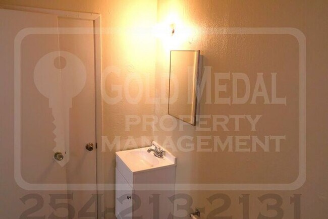 Building Photo - 926 J R Ct