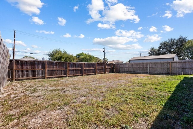 Building Photo - Well-Maintained 3-Bedroom Home – Ideal for Students & Professionals!