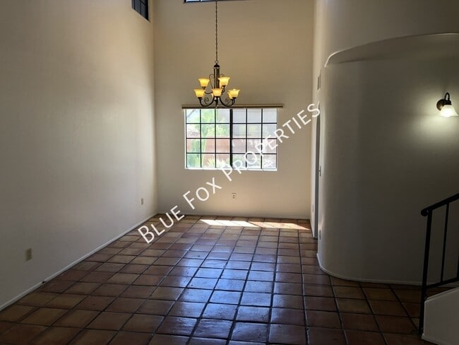 Building Photo - 759 W Clear Creek Way