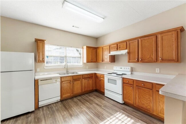 Building Photo - 6750 Sunset Hills Blvd