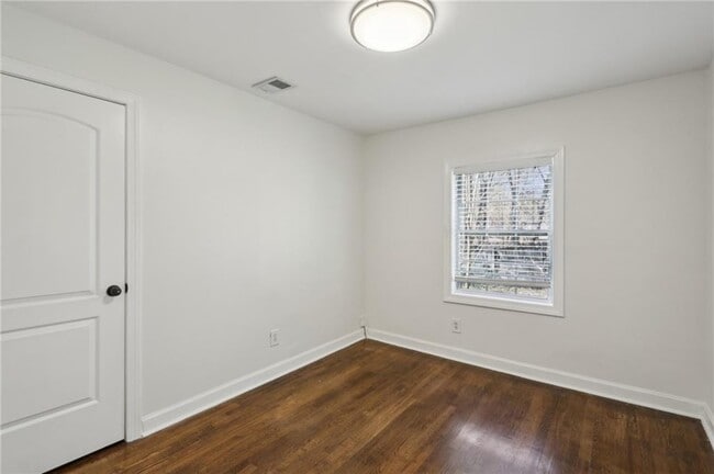 Building Photo - 1833 Flat Shoals Rd SE