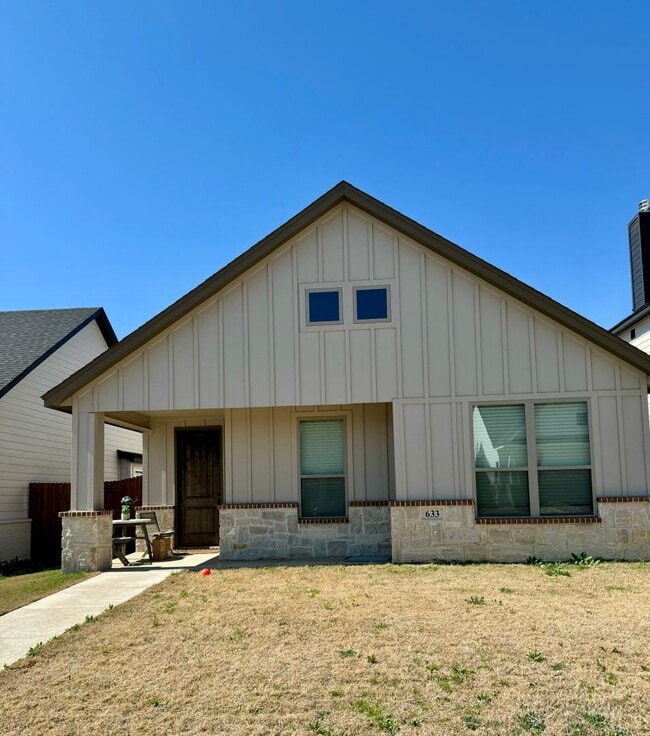 Building Photo - Move in NOW - Godley ISD - 3/2/2