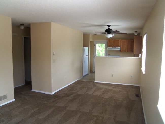 Building Photo - Littleton Ranch Style Townhome - 2 Bedroom...