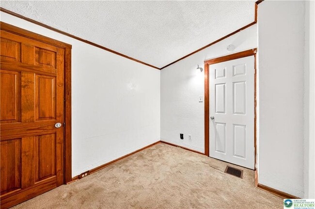 Building Photo - 521 N Lumber St