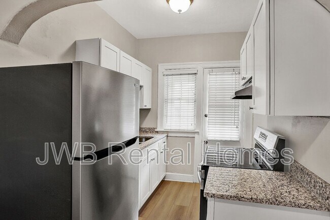 Building Photo - 1508 McDuff Ave S