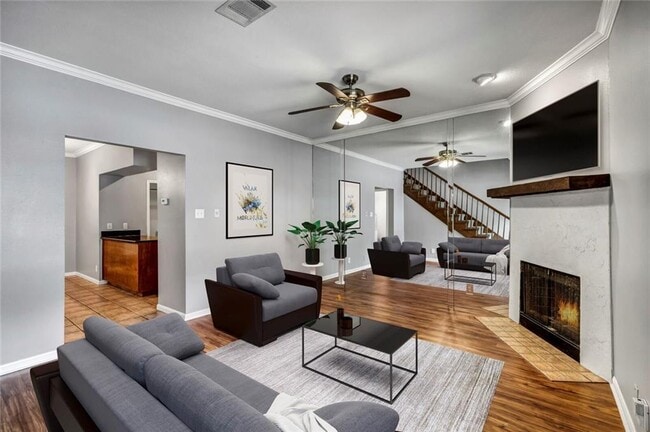 Building Photo - 1307 Kinney Ave