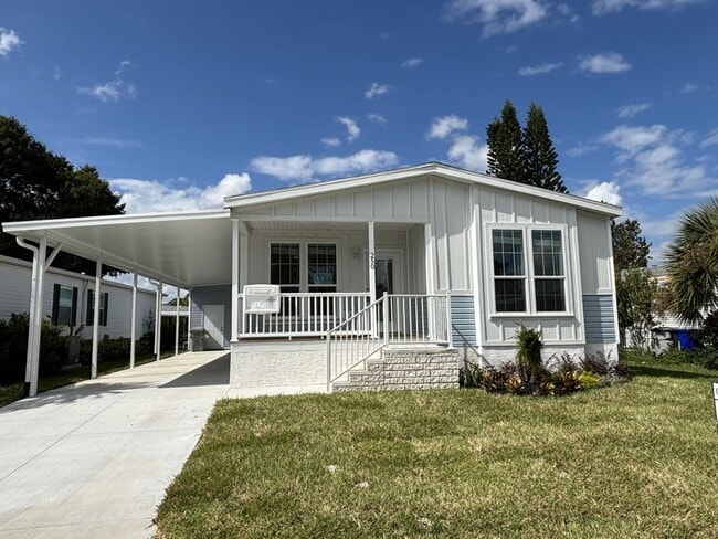 Primary Photo - 250 Bimini Cay Cir