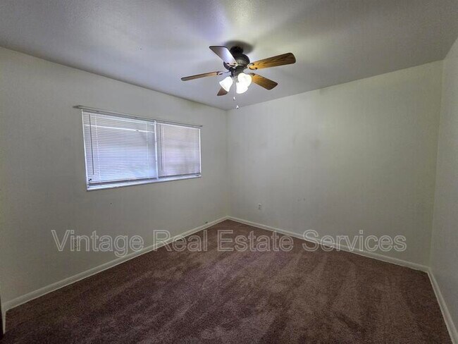 Building Photo - 1103 N Crystal Terrace