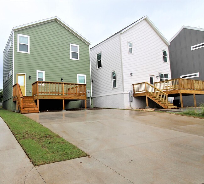 Building Photo - 2043 S Florida Way