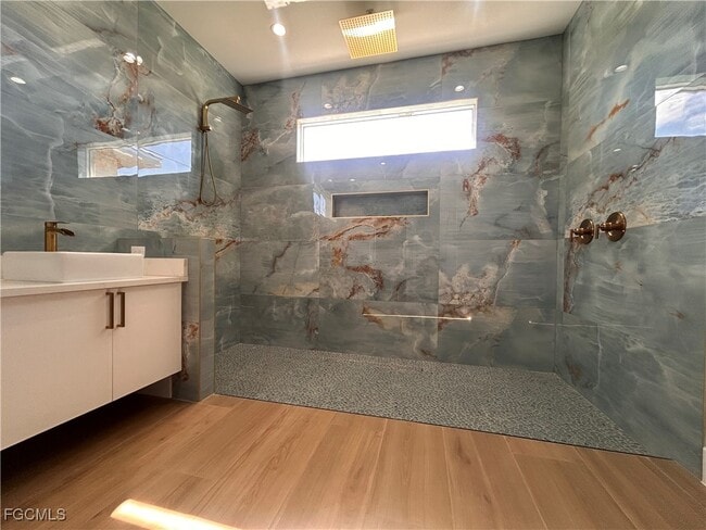 Building Photo - 1808 SE 1st Terrace