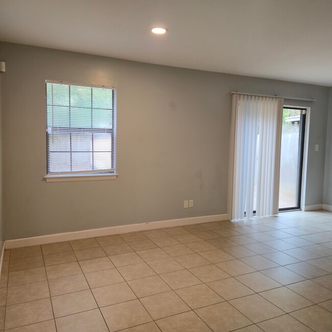 Building Photo - 348 Woodham Ct