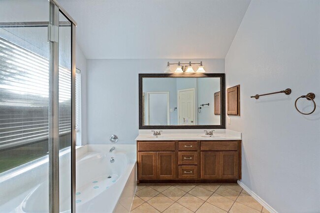Building Photo - 11617 Glen Knoll Dr