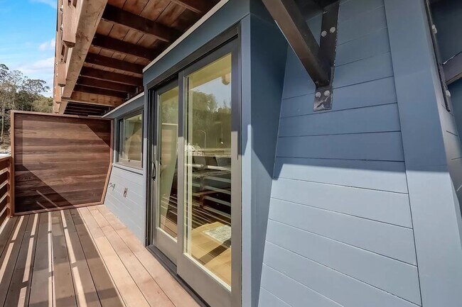 Building Photo - 240 Redwood Highway Frontage Rd