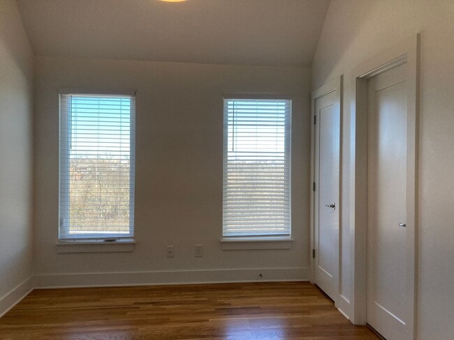 Building Photo - 3 bedroom, 3.5 bath, Spacious & Open Floor...